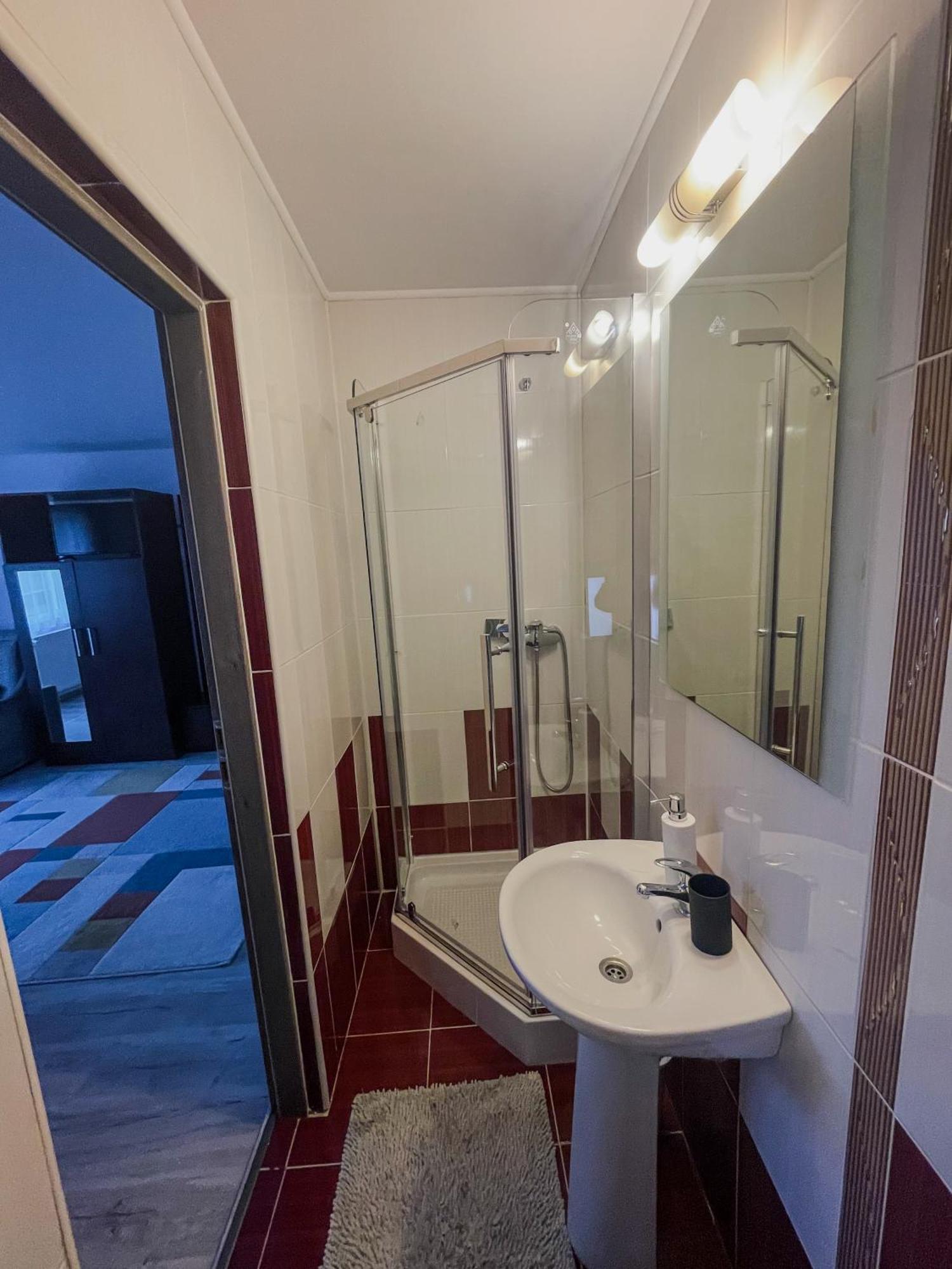 Casuta Cu Dumbrava Homestay
